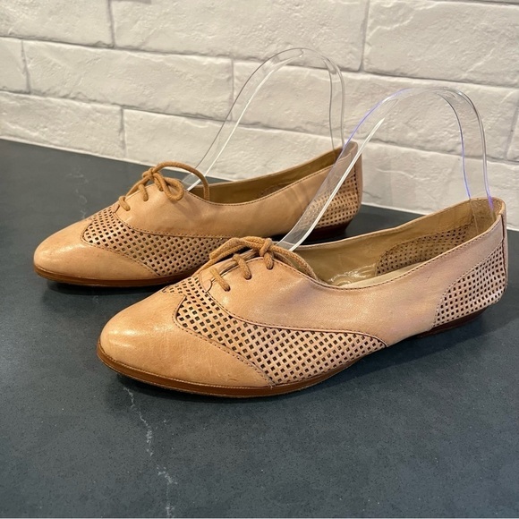 Vintage Sumi sz 8.5 tan leather cutout wingtip flats - Picture 6 of 15
